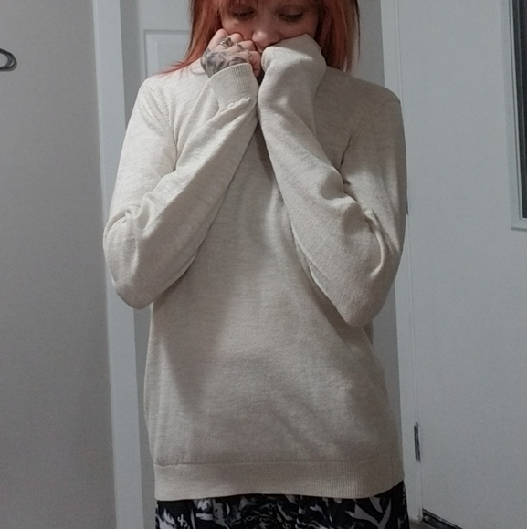Nwot bench sweater - Picture 2 of 8